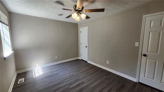 Building Photo - 3724 Spring Garden Ln