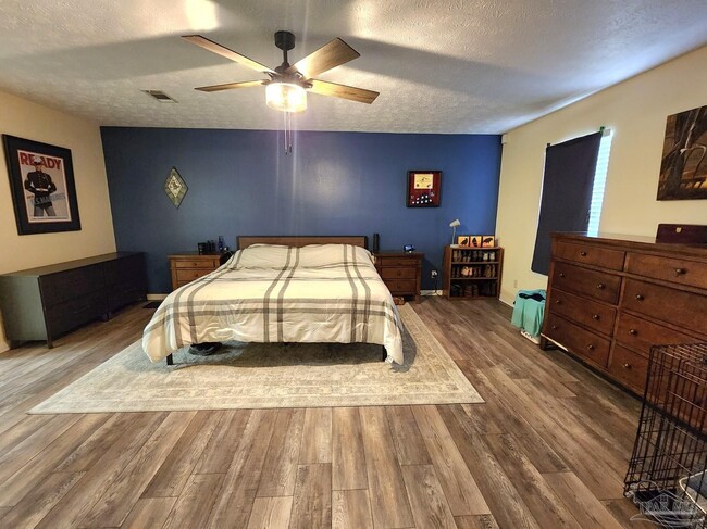 Building Photo - 4525 Baybrook Dr