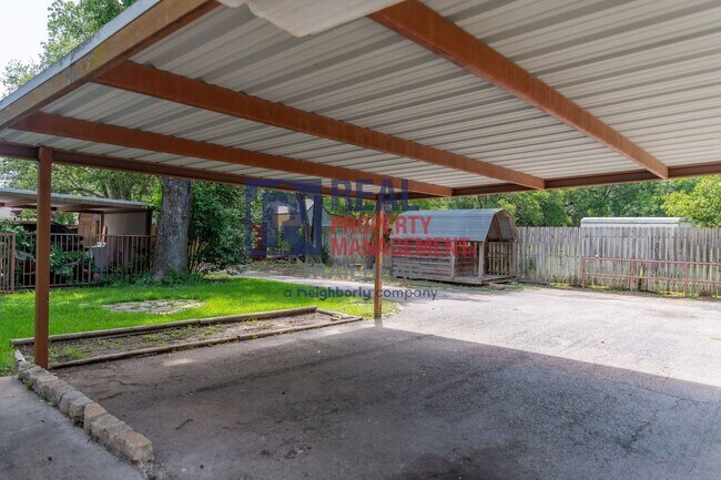 Building Photo - Cozy 2 Bedroom Home Near Historic Downtown Glen Rose