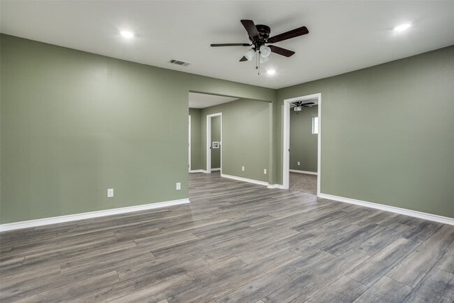 Building Photo - 420 S Gribble St