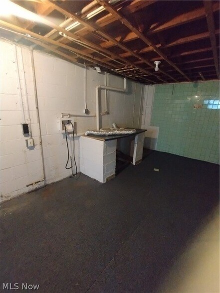 Building Photo - 323 Marmion Ave