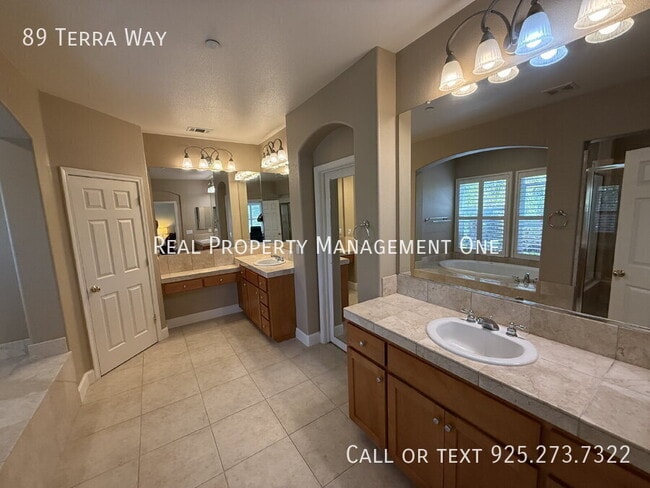 Building Photo - 89 Terra Way