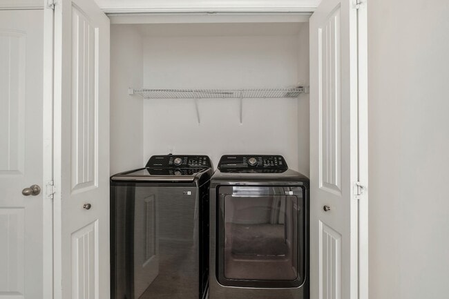 Building Photo - 1234 Riverbrook Dr