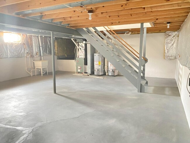 Building Photo - 6089 Pirthshire St