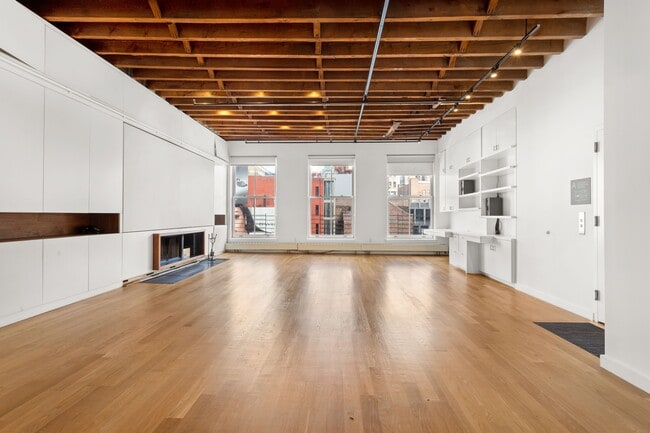 Building Photo - 27 Great Jones St