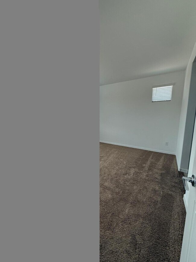 Building Photo - 24245 W Raymond St