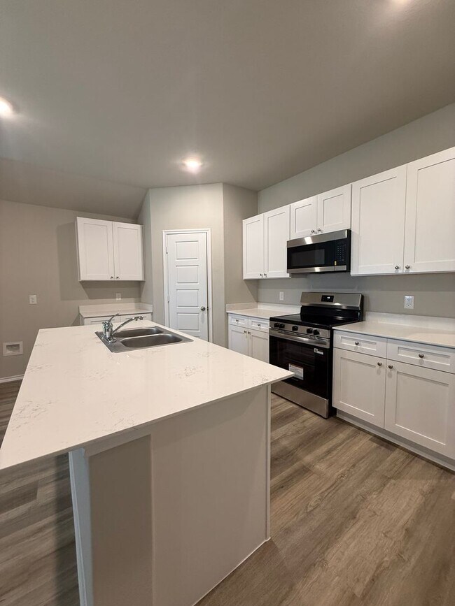Building Photo - 1108 Belhaven St
