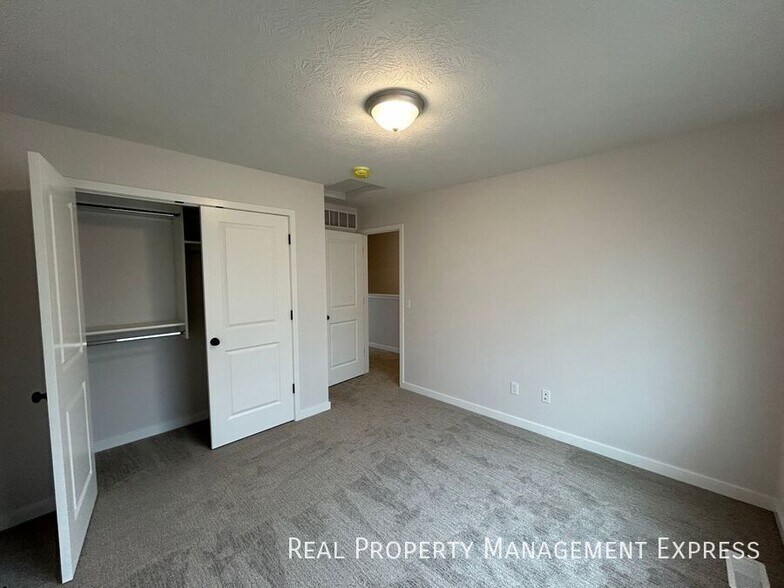 Building Photo - 2 Bedroom 1.5 Bathroom Home for Rent