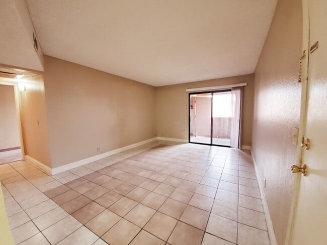 Building Photo - BEAUTIFUL 1 BEDROOM IN DESERT SHORES!