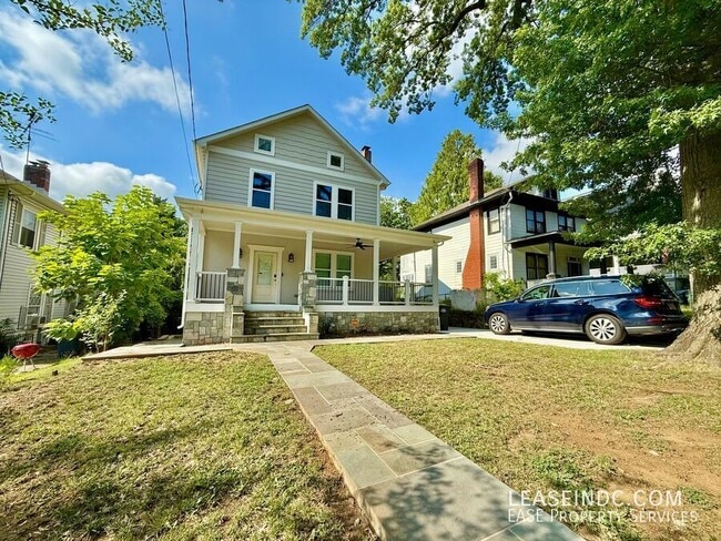 Primary Photo - 1257 Lawrence St NE