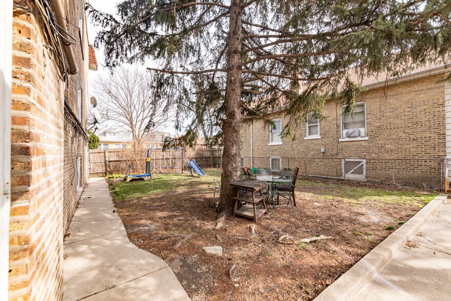 Building Photo - 3058 N Kostner Ave