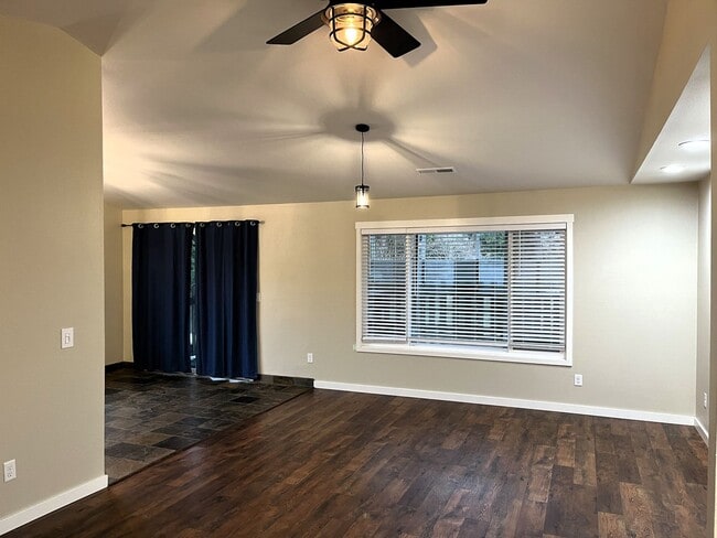 Building Photo - Newley updated 3-bedroom home features fen...