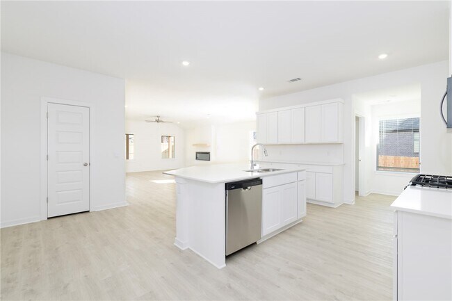 Building Photo - 581 Crystal Drive
