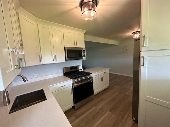 Building Photo - 201 Sherwood Dr