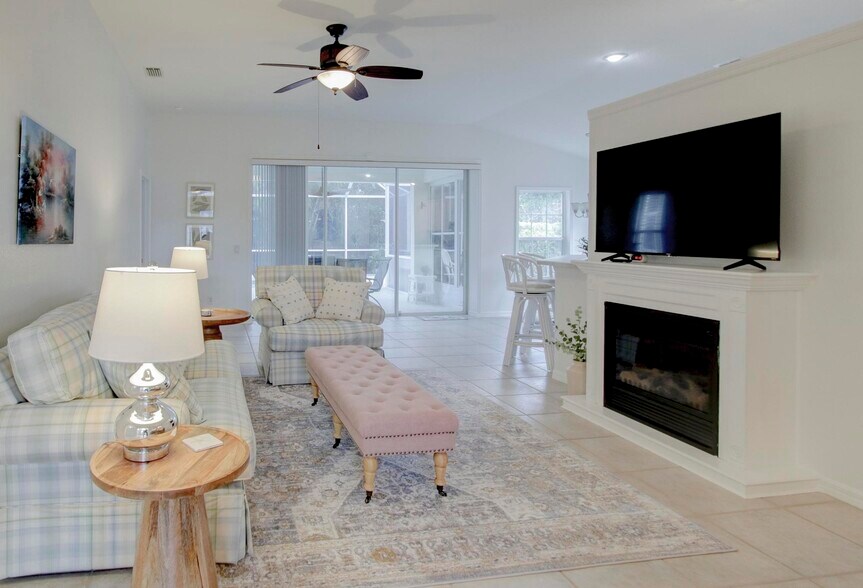 Cozy family space with fireplace - 143 Braemar Ave