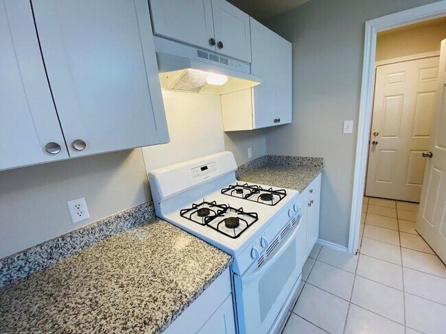 Building Photo - 3304 Kissman Dr