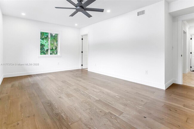 Building Photo - 8750 SW 96th St