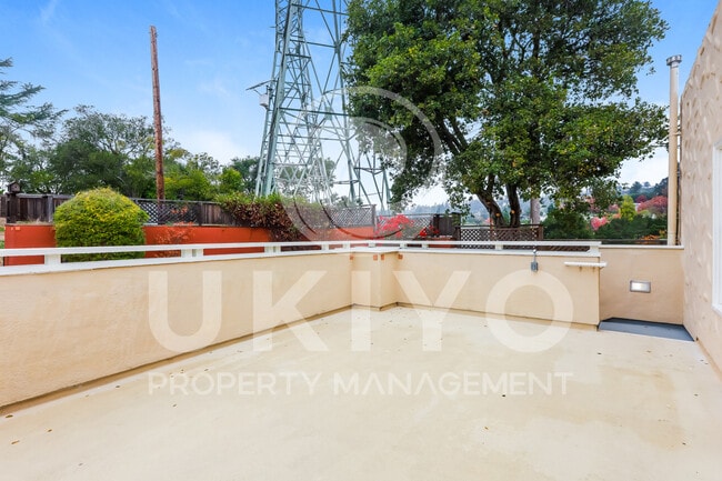 Building Photo - 4753 El Centro Ave