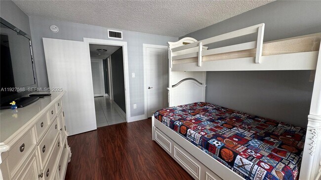 Building Photo - 18071 Biscayne Blvd