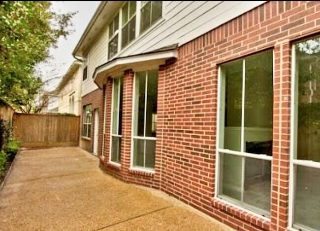 Building Photo - 4134 W Northampton Place