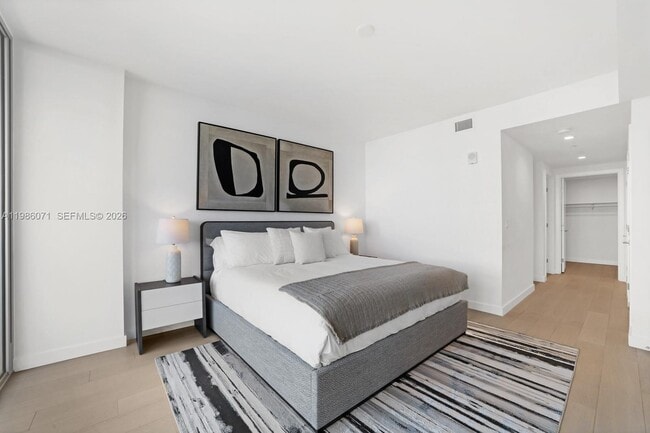 Building Photo - 9221 E Bay Harbor Dr