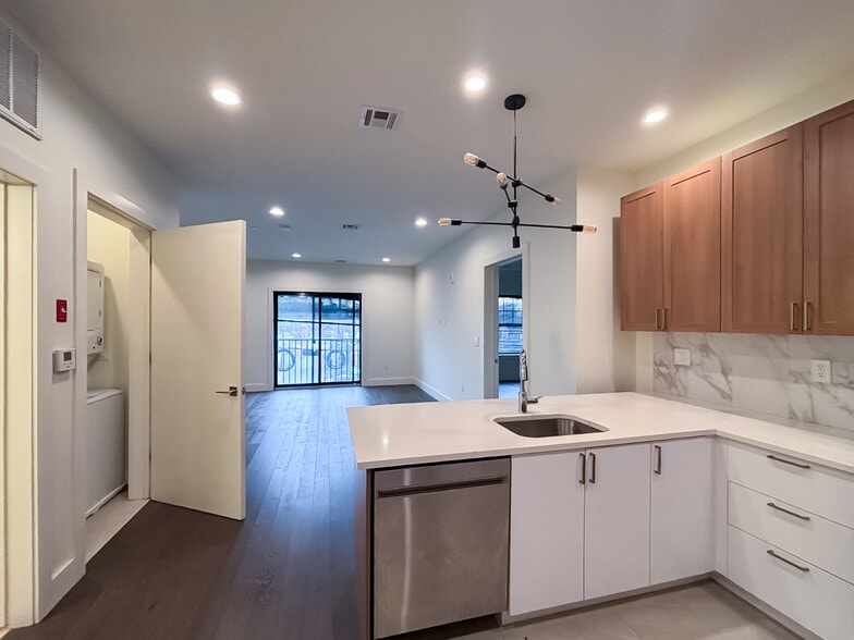 Apt. 211 - Netherwood Flats