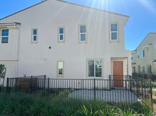 Building Photo - 5301 E Commerce Way