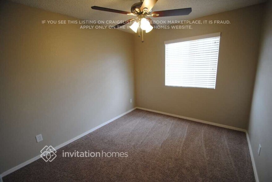 Building Photo - 3265 E Carmel Ave