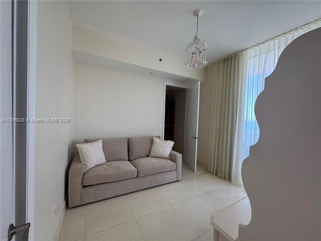 Building Photo - 15901 Collins Ave