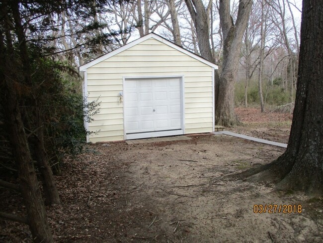 Building Photo - 4 bedroom home