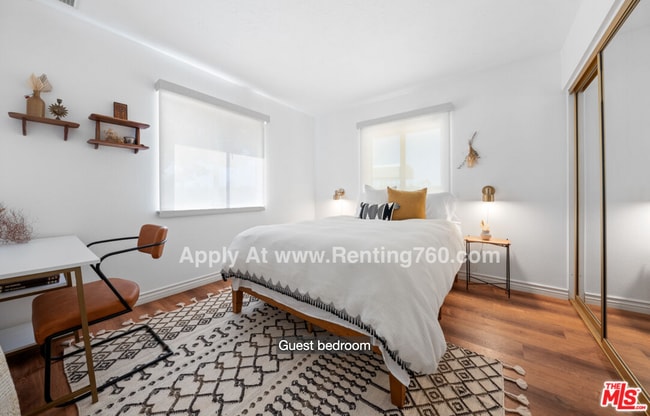 Building Photo - Updated 3 Bed 2 Bath Home on 2.5 Fenced In Acres with paid SOLAR PANELS!!