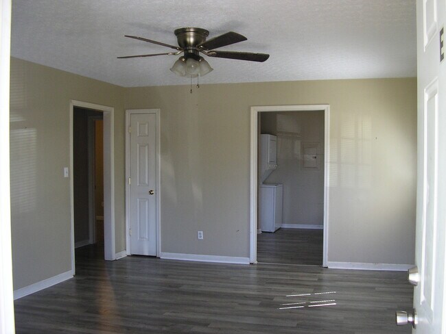 Building Photo - 4490 Woodstone Dr