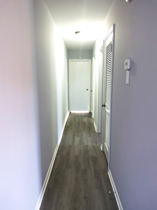 Building Photo - 5205b Marseilles Dr
