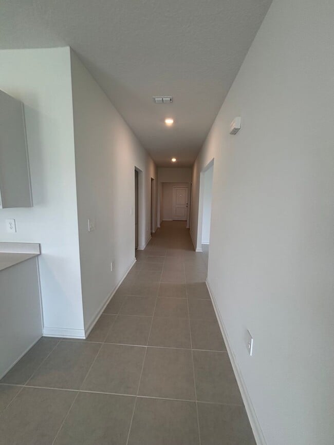 Building Photo - Welcome to Your Dream Home in Eagle Lake