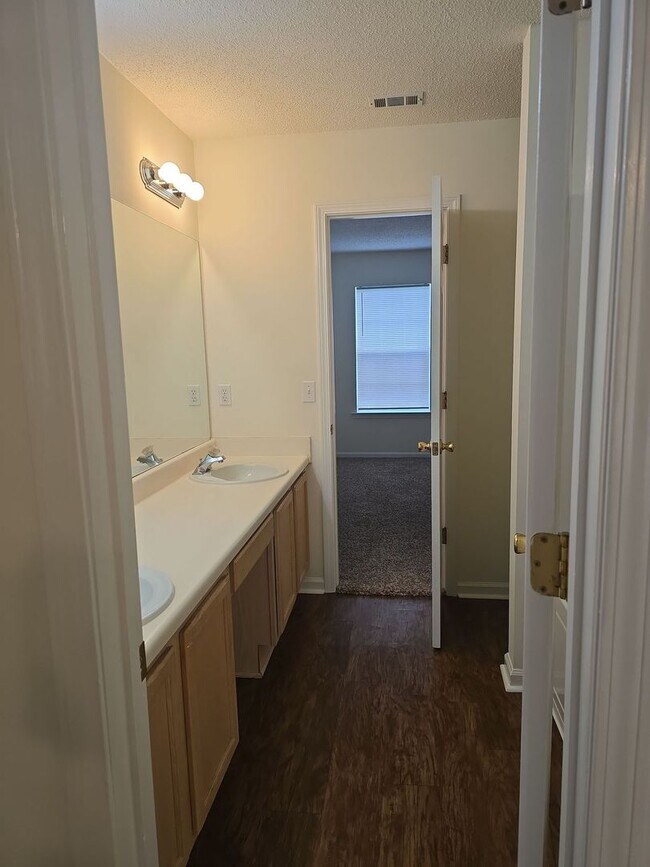 Building Photo - Savannah 2 Bed Townhome for Rent