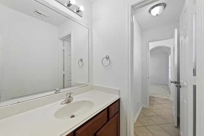 Building Photo - 26422 Creston Woods Dr