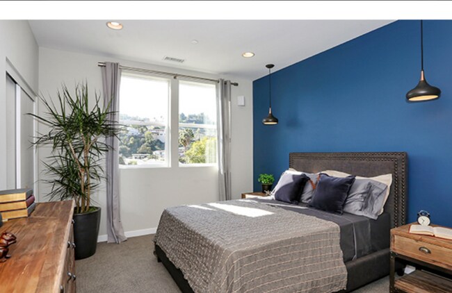 Building Photo - 3921 N Eagle Rock Blvd