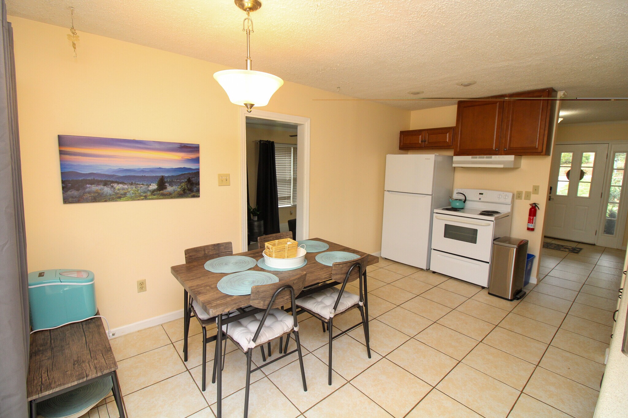 Building Photo - 39 Southwicke Dr