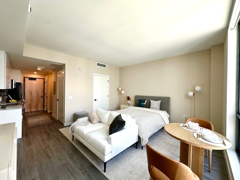 Building Photo - 105 NE 25th St