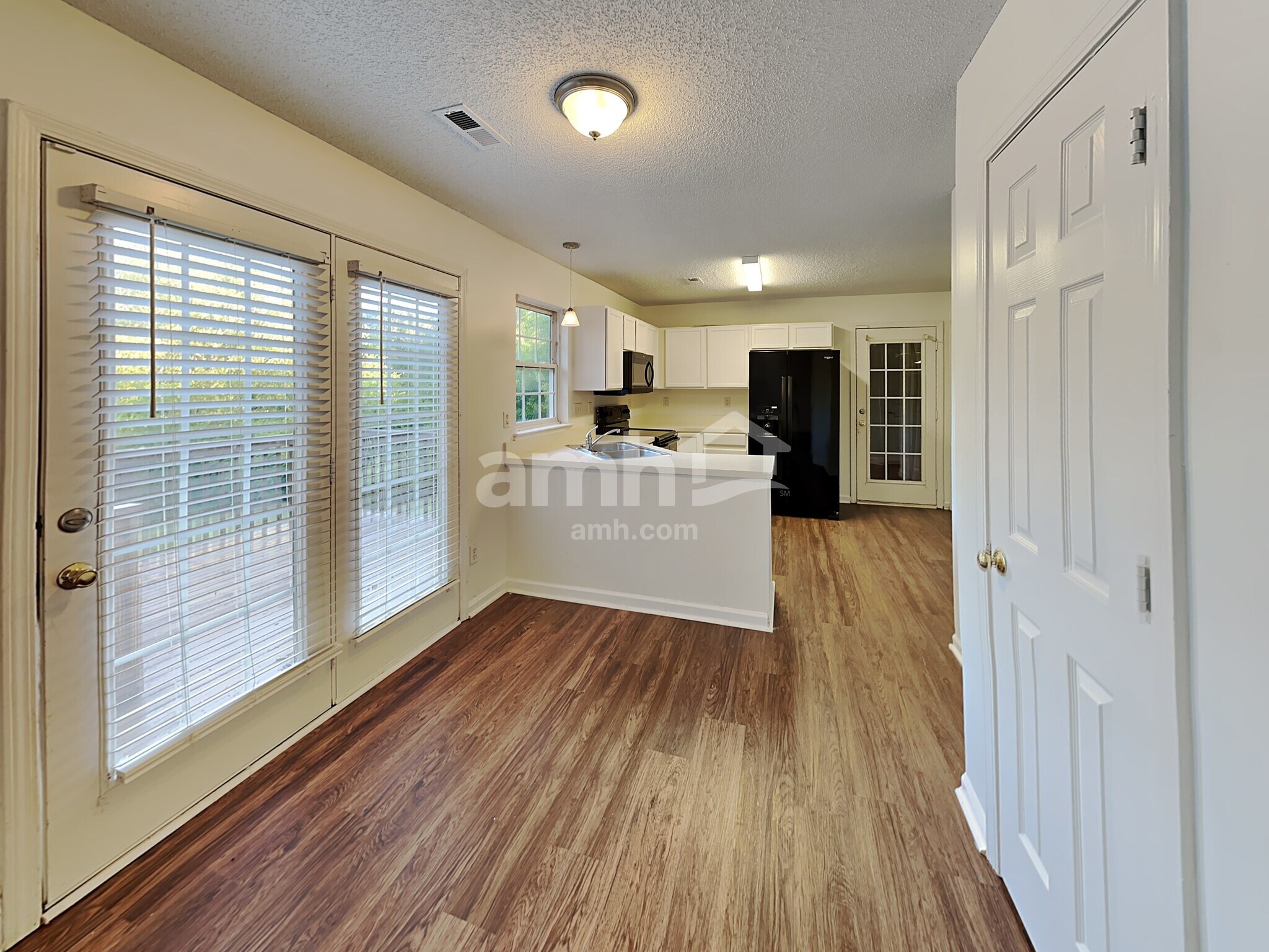 Building Photo - 949 Milkwood Ln