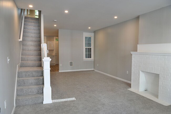 Building Photo - 4 Bedroom on Penn - Section 8 Approved