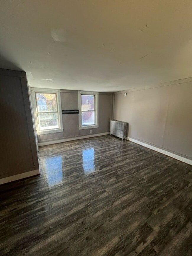Building Photo - 3 bedroom 1 bathroom