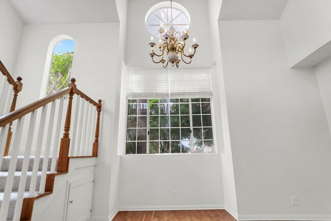 Building Photo - Great detached Home in Pacific Beach! Avai...