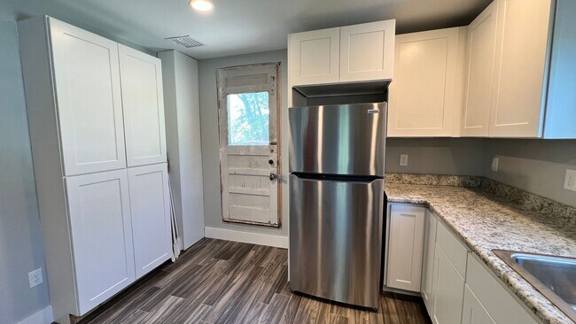 Building Photo - 24-28 Hill St