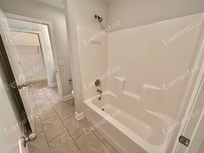 Building Photo - Spacious 3 Bed, 2.5 Bath Home with Modern Amenities / Available Soon!