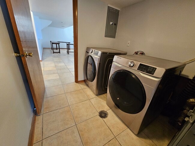 Building Photo - 7518 Taney Pl