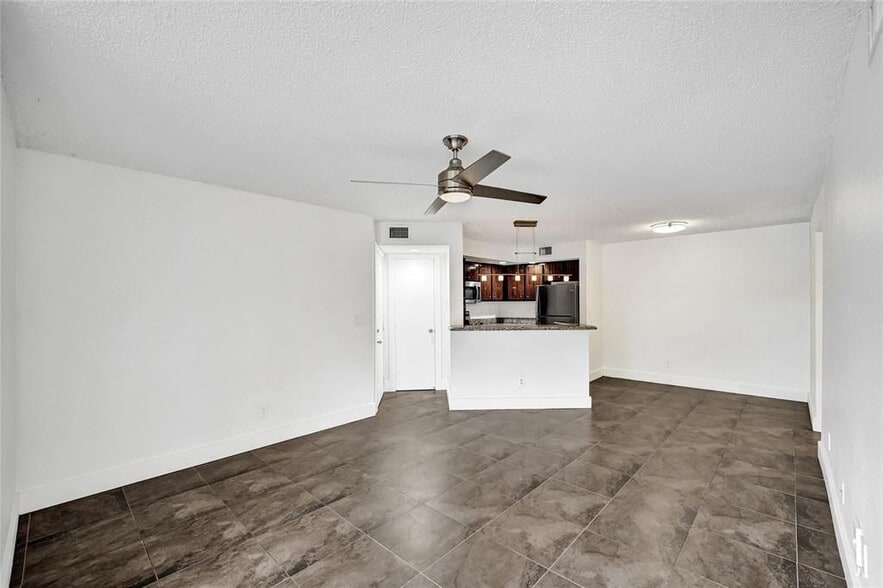 Building Photo - 457 Vista Isles Dr