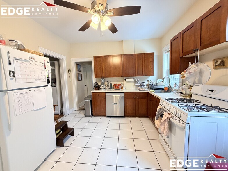 Building Photo - 61 Falkland St