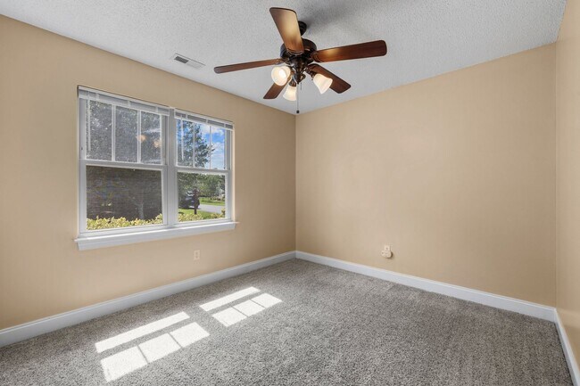 Building Photo - Delightful 3-Bedroom, 2-Bathroom with Fenc...