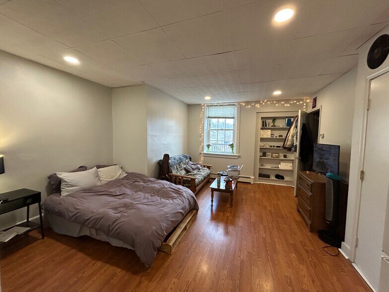 Building Photo - 325 Water St